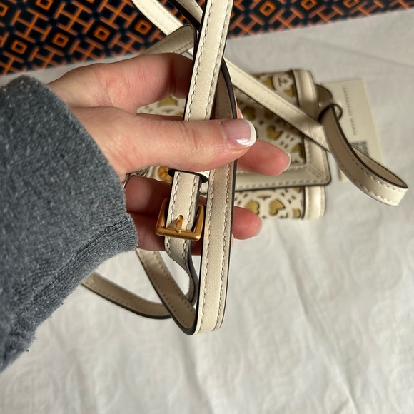 Tory Burch T Monogram Laser Cut Wallet Crossbody Bag New Ivory Beeswax Gold - Picture 3 of 14